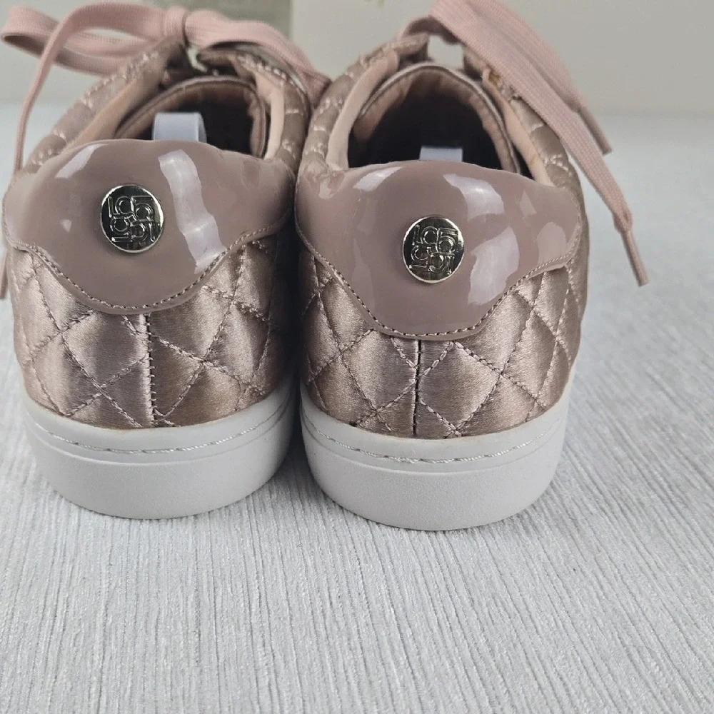 Liz Claiborne Womens Mauve Quilted Satin Fashion Sneaker Size 8.5 Pink Gold Logo